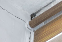 Трещины ползут по стенам новостройки в Шымкенте