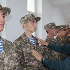 Будущие десантники отправились в армию из Шымкента