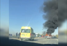 Минивэн влетел в ограждение и сгорел дотла в Туркестанской области