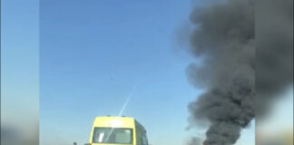 Минивэн влетел в ограждение и сгорел дотла в Туркестанской области