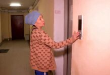 Жители Шымкента устали от неработающих годами лифтов Лифты в многоэтажных домах