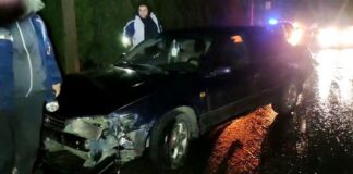 В Шымкенте водитель врезался в столб скрываясь с места ДТП