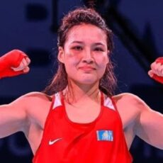 Чемпионку мира по боксу встретили в аэропорту Шымкента