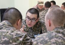 Самого умного солдата выбирали в Шымкенте солдаты