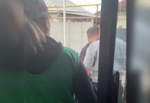 Автобусники Шымкента не поделили дорогу и попали на видео