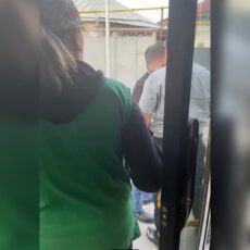 Автобусники Шымкента не поделили дорогу и попали на видео