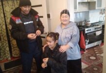 Спасатели Шымкента вызволили застрявший палец подростка