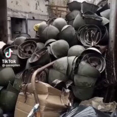 В Шымкенте военные каски сдают на металлолом. Минобороны прокомментировало скандальное видео