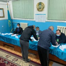Подозреваемые и подследственные голосуют в стенах СИЗО Шымкента