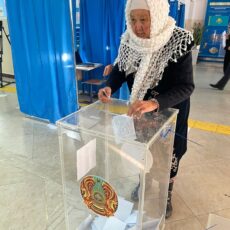 102-летняя жительница Шымкента проголосовала на выборах
