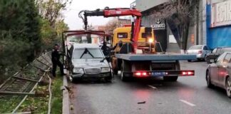 В Шымкенте водитель на полном ходу снес ограждение