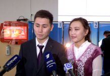 Любовь и бюллетени: жених и невеста пришли на выборы в Шымкенте