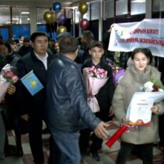 Победителей-робототехников встретили в аэропорту Шымкента
