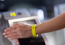 В Шымкенте карты Толем заменят на браслеты с технологией NFC