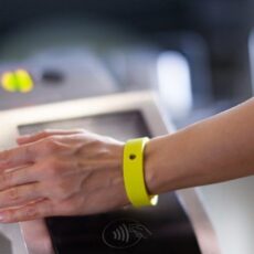 В Шымкенте карты Толем заменят на браслеты с технологией NFC