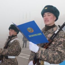 В Шымкент прибыли сотни солдат-срочников