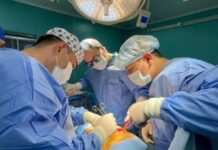 Пенсионерке в Шымкенте провели редкую операцию на гортани