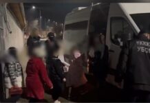 В Сарыагаше полицейские накрыли притон с 26 проститутками