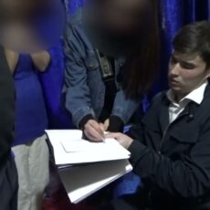 Муж, жена и сын организовали продажу наркотиков через Telegram в Шымкенте