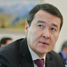 Смаилов попросил уйти в отставку неуверенных в себе министров