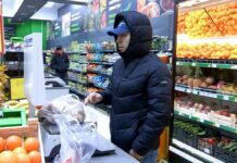 Казахстанцы тратят на еду больше половины доходов