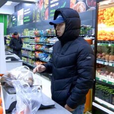Казахстанцы тратят на еду больше половины доходов