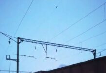 В Манкенте грузовой поезд сбил подростка в наушниках