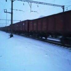 В Манкенте грузовой поезд сбил подростка в наушниках