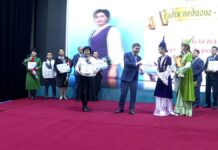 Парад отличников. В Шымкенте наградили лучших педагогов Үздіктер шеруі