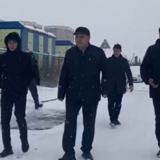 Главы районов Шымкента поменяли служебное авто на спецтехнику