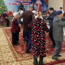 Новогодний корпоратив устроили в доме престарелых