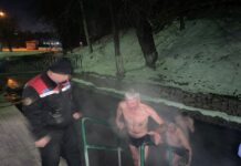 500 человек окунулись в ледяную воду на Крещение в Шымкенте