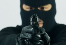 Шымкентец с ножом и в маске ворвался на заправку