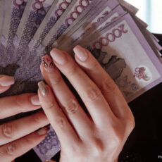 На 7,5 млн тенге обманула продавца одежды мошенница из Шымкента