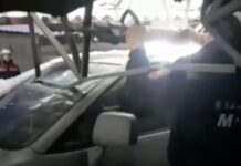 Крыша рухнула на автомобиль из-за снега в Шымкенте
