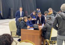 Встреча жителей с Муратом Айтеновым в самом разгаре