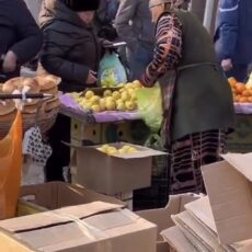 Шымкентская продавщица-фокусница обманула клиента и попала на видео