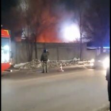 О состоянии мужчины, вытащившего из огня четверых детей, рассказали в горздраве