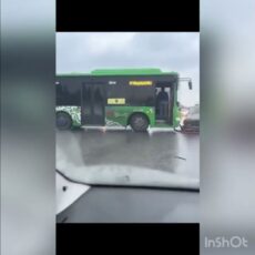 Автобус и легковой автомобиль столкнулись в Шымкенте