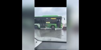 Автобус и легковой автомобиль столкнулись в Шымкенте