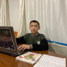 Робота, который разливает кумыс, создал ученик из Толе би