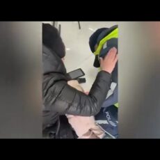 Жизнь 2-летнего малыша спасли полицейский и медсестра