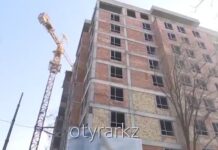 В Шымкенте строитель упал с 9 этажа и остался жив