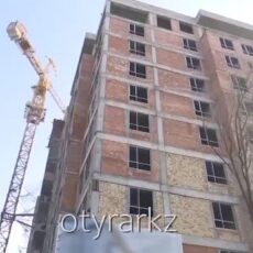 В Шымкенте строитель упал с 9 этажа и остался жив