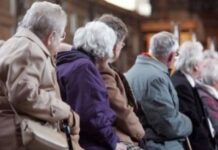 Почему одни пенсионеры с января получают больше, а другие меньше