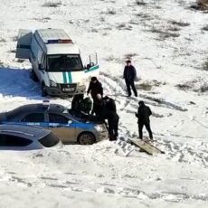 Мужской труп нашли возле оживленной трассы