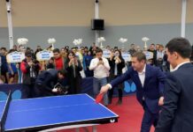 Чемпионка Азии по настольному теннису обыграла акима Шымкента