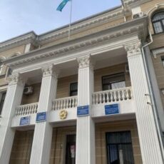 Сотрудник управления образования подозревается в получении взятки