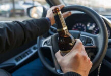 Не справился с управлением: Пьяного водителя занесло в здание полиции