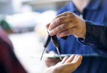 Мужчина продал взятый на прокат автомобиль в области